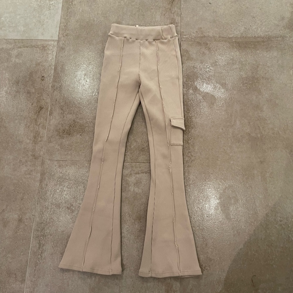 Thick manier de voir tan pants (have a matching shirt). So comfortable.